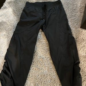 Women's LuLulemon drawstring pants, size 6, black